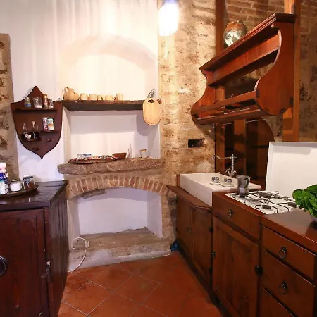 Tatil Evi Stunning Castle In Gualdo Cattaneo With Shared Swimming Pool *