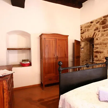 Tatil Evi Stunning Castle In Gualdo Cattaneo With Shared Swimming Pool