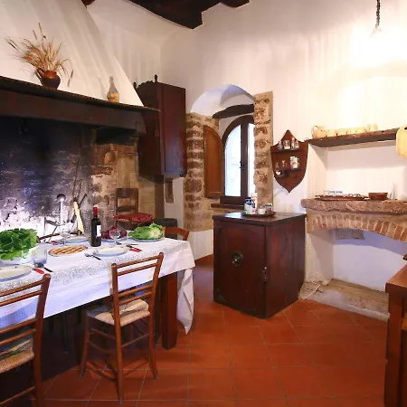 Tatil Evi Stunning Castle In Gualdo Cattaneo With Shared Swimming Pool