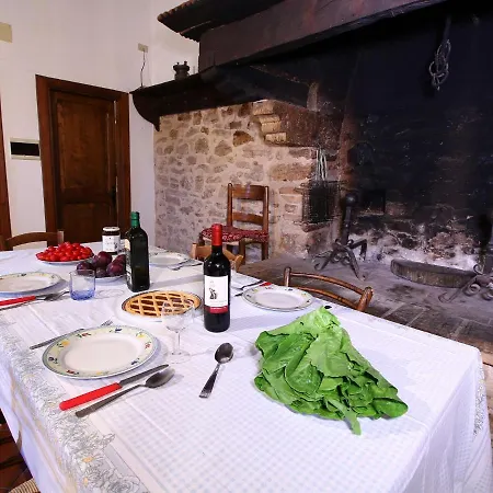 Tatil Evi Stunning Castle In Gualdo Cattaneo With Shared Swimming Pool