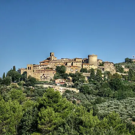Stunning Castle In Gualdo Cattaneo With Shared Swimming Pool Tatil Evi Bastardo