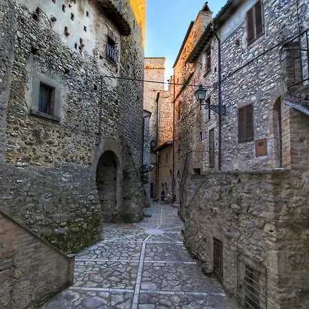 Tatil Evi Stunning Castle In Gualdo Cattaneo With Shared Swimming Pool *