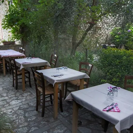 Stunning Castle In Gualdo Cattaneo With Shared Swimming Pool Tatil Evi *