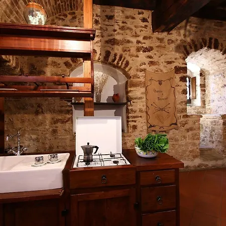 Tatil Evi Stunning Castle In Gualdo Cattaneo With Shared Swimming Pool Bastardo