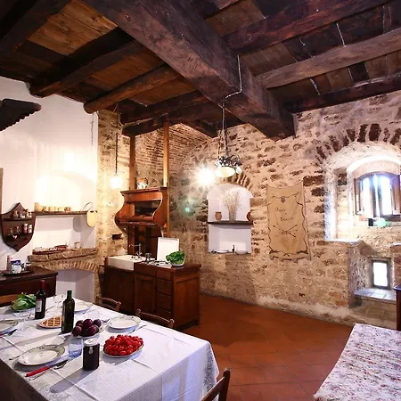 Stunning Castle In Gualdo Cattaneo With Shared Swimming Pool Tatil Evi