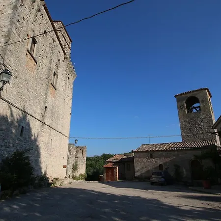 Stunning Castle In Gualdo Cattaneo With Shared Swimming Pool Tatil Evi Bastardo